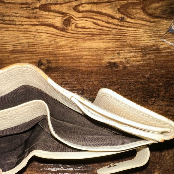 Gucci Cream Dollar Leather Compact Wallet – Style 615525 2184 - Picture 14 of 15